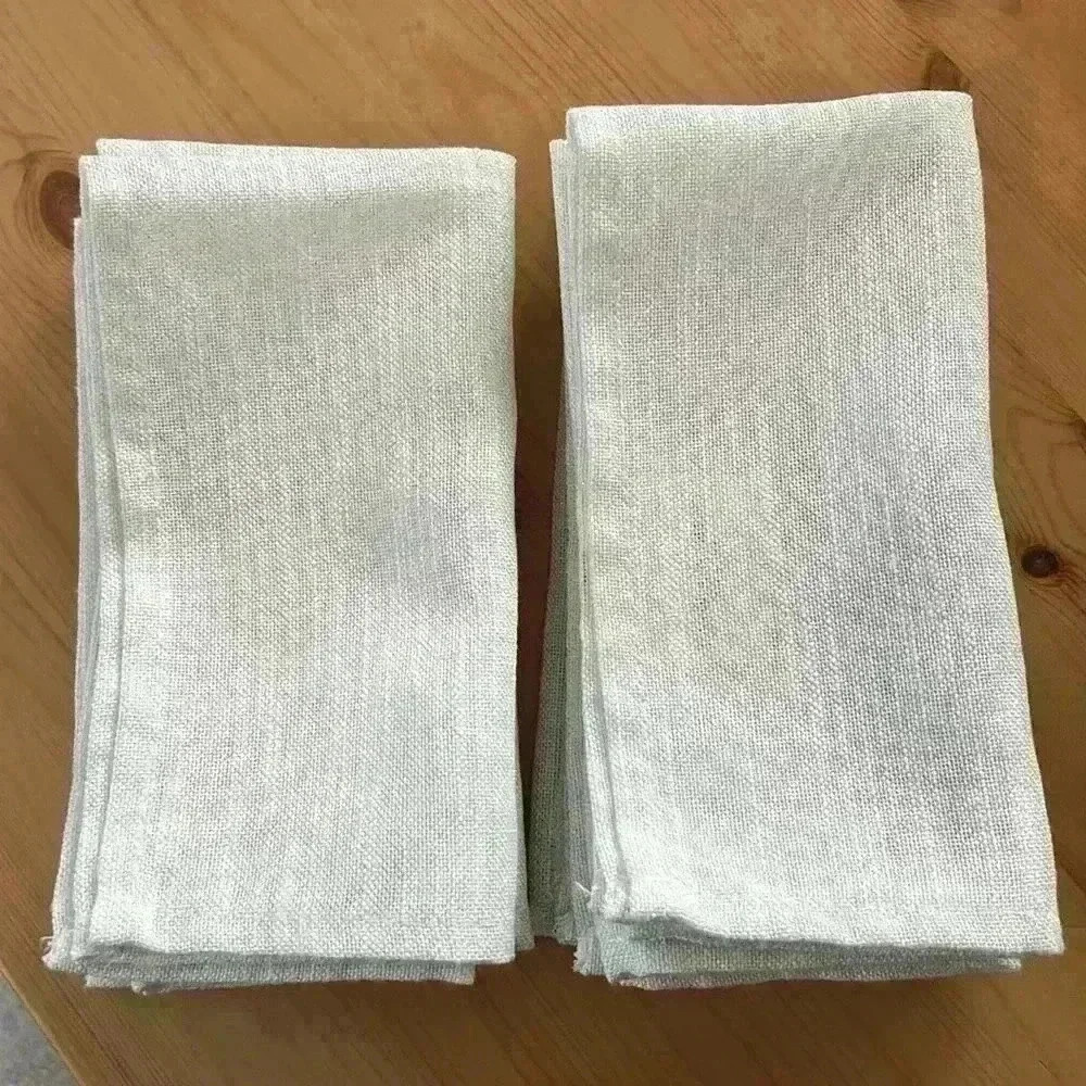 Laura Ashley 6 Napkins 18x18 White/Silver Polyester Christmas Dinner Party NWOT